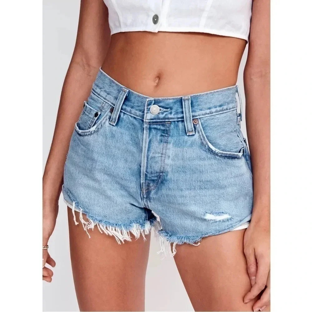 LEVI'S x  ARITZIA 501 RAW HEM SHORT IN MEDIUM WASH